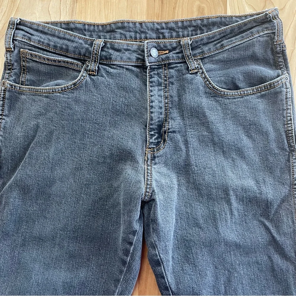 Wrangler Millard Mid Rise Slim Fit Straight Leg 36 Gray